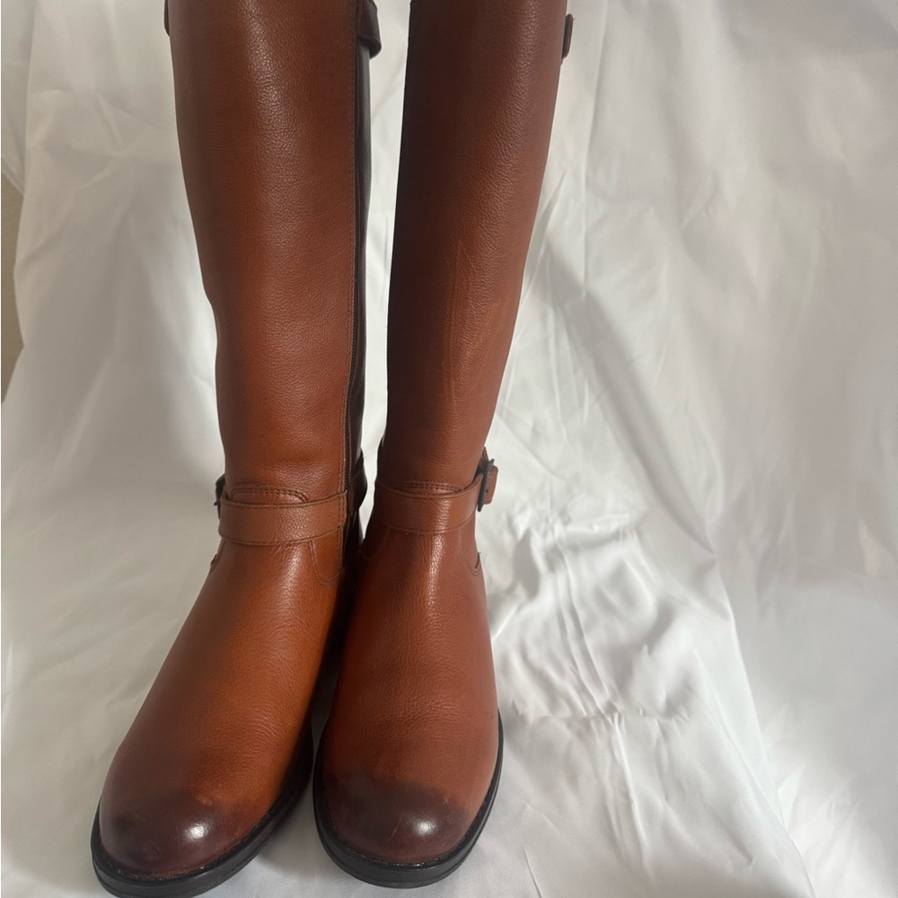 Elegant Brown Leather Knee-High Boots - Picture 3 of 5